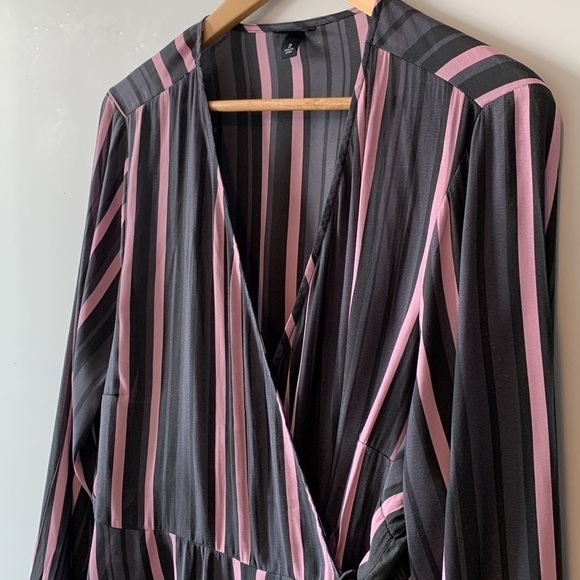 Torrid Crepe Surplice Pink & Grey Wrap Top Size 2X - Picture 8 of 14